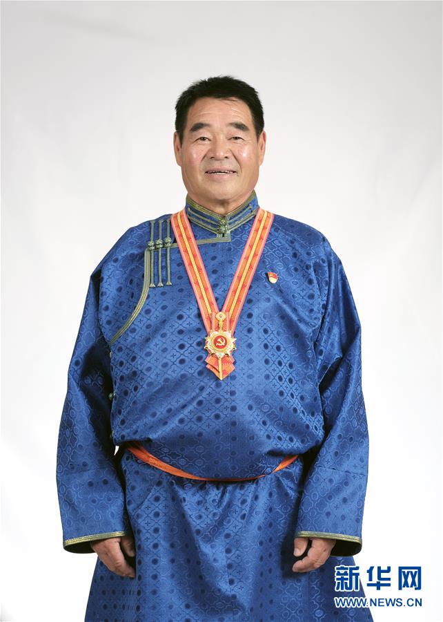 （奮斗百年路　啟航新征程·“七一勛章”獲得者·圖文互動(dòng)）（1）“草原之子”廷·巴特爾：讓草原綠起來，幫牧民富起來